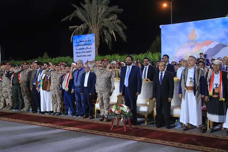 اللواء العرادة يشهد إيقاد الشعلة الأم للعيد الوطني الـ61 لثورة 26 سبتمبر المجيدة