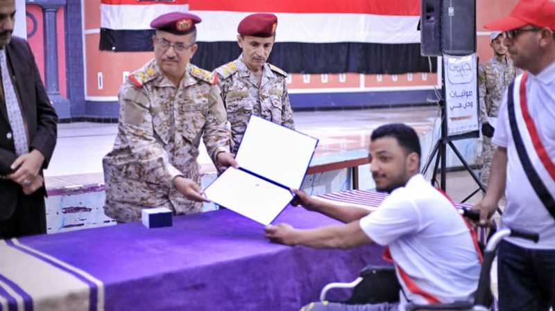 مأرب ..اختتام دورة تدريبية لجرحى الجيش في قيادة الحاسوب