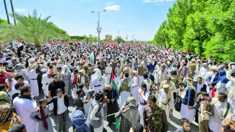 مارب.. حشد جماهيري كبير يندد بالاعتداءات الصهيونية على الشعب الفلسطيني.