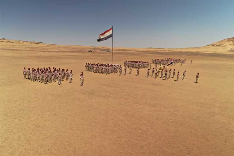 تزامنا مع الاحتفالات باعياد الثورة مأرب تشهد حفل تخرج دورات تأهيلية وتخصصية بالمنطقة العسكرية الثالثة.