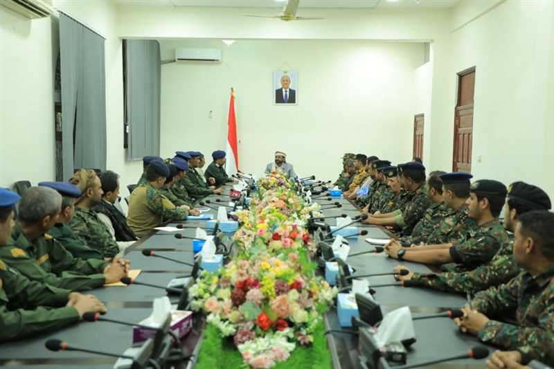 اللواء العرادة يشيد بجهود وإنجازات الأجهزة الأمنية الملموسة في حفظ الأمن والاستقرار بمأرب.