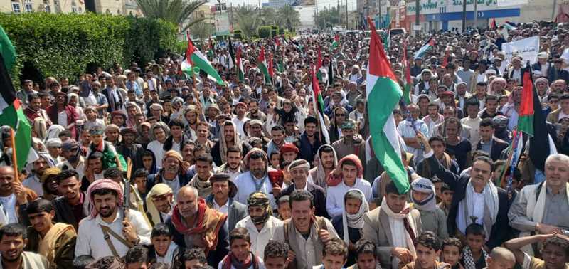 مارب وقفة تضامنية مع الشعب الفلسطيني دعت إلى سرعة إنهاء الحرب وجرائم الاحتلال الوحشية بحق أبناء غزة .