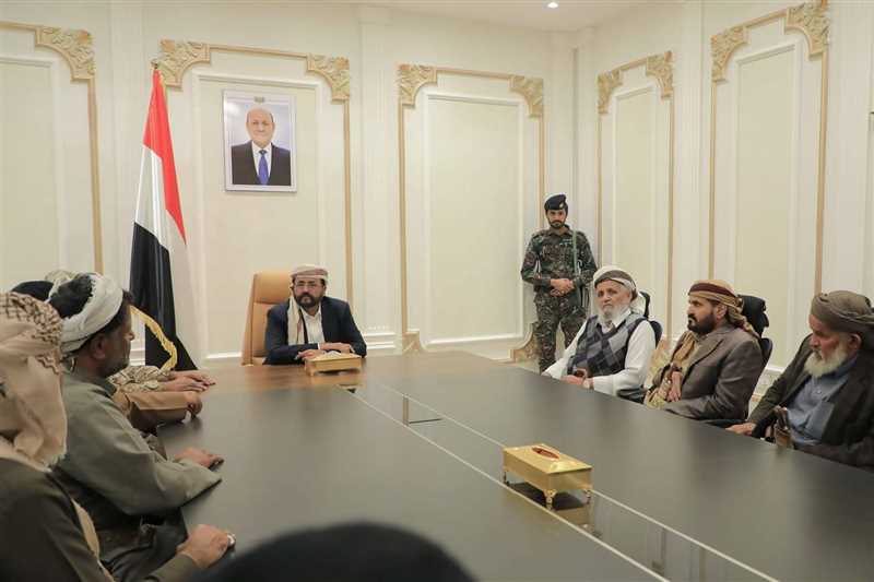 لقاء العرادة بمشائخ ووجهاء قبيلة عبيدة يؤكد على تنفيذ القرار الحكومي والاتفاق على رفع تجمع العرقين .