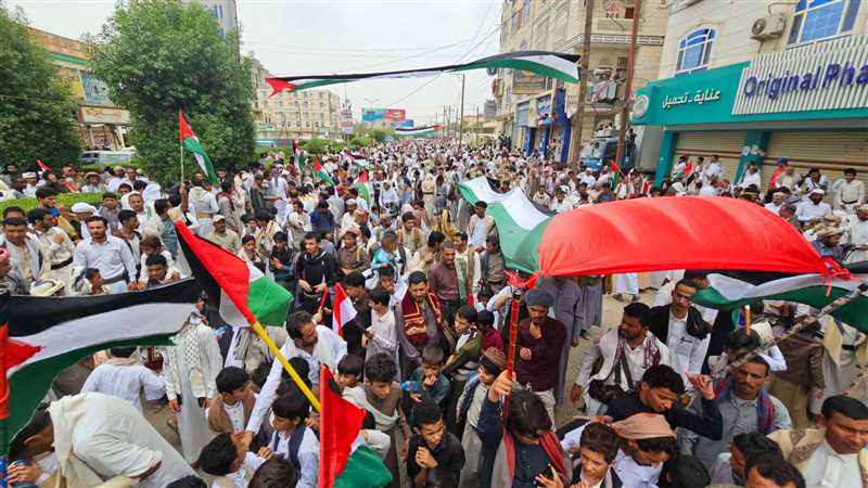 وقفة تضامنية في مأرب مع الشعب الفلسطيني في غزة تدين استمرار جرائم التجويع والابادة الجماعية.