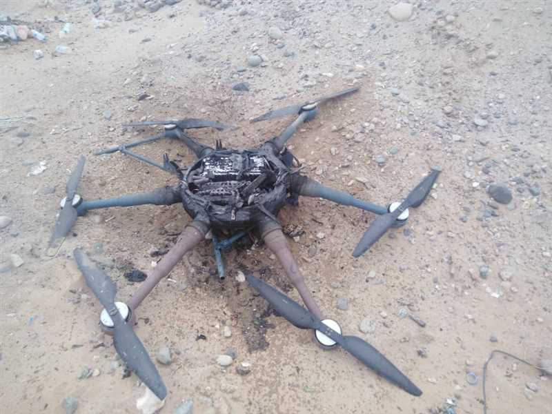 دفاعات الجيش تسقط طائرة مسيرة حوثية شمال محافظة مأرب.